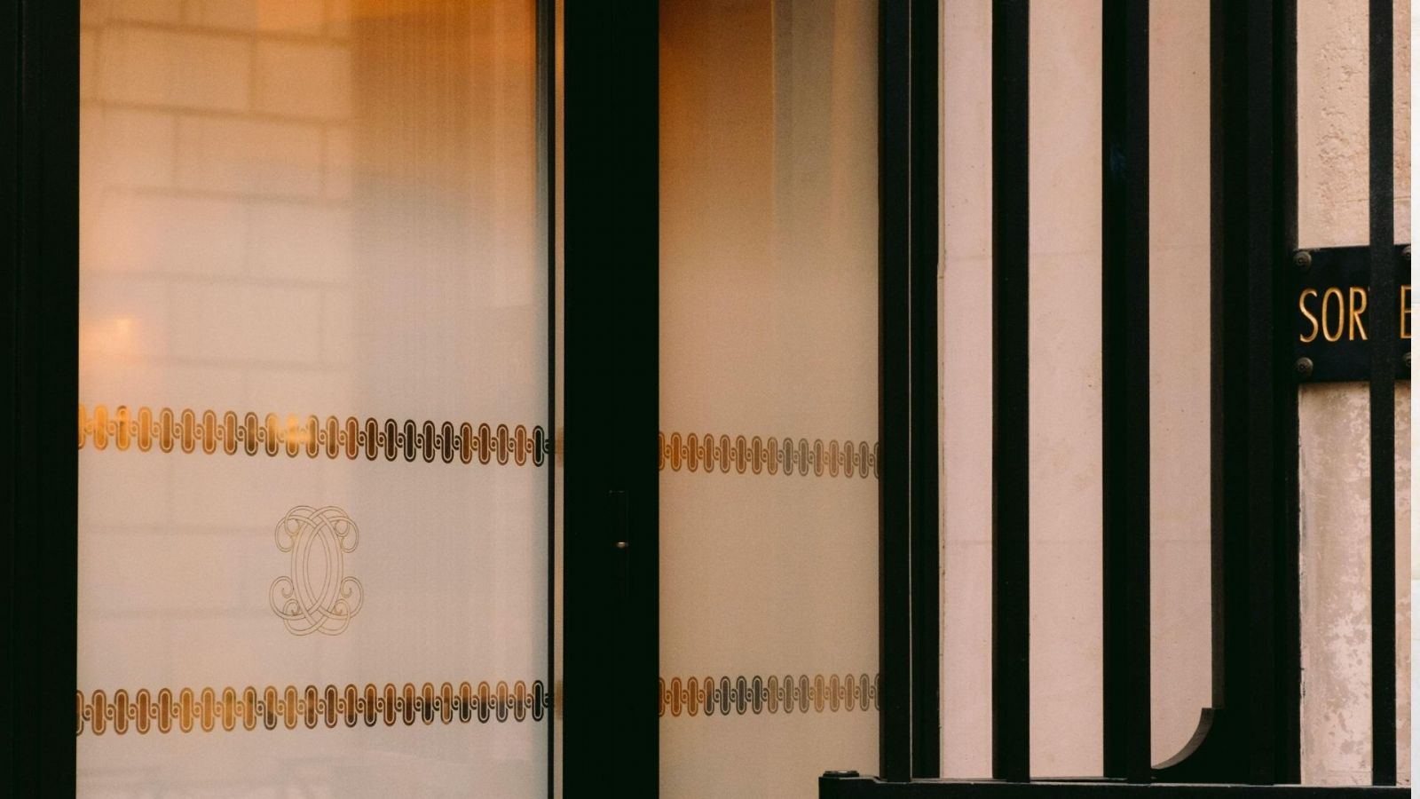 Bayraklı Çelik Kapı